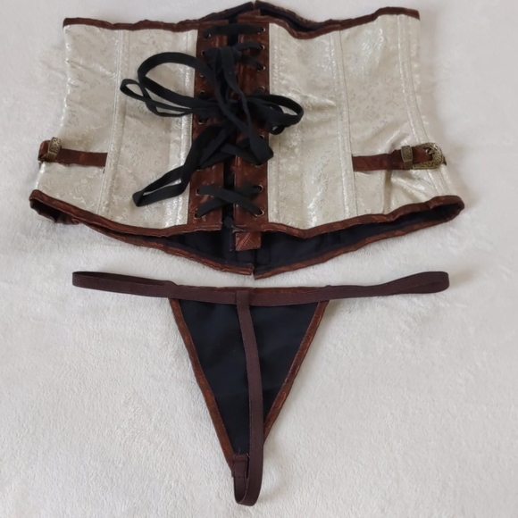 Amazing Corset - Picture 10 of 12